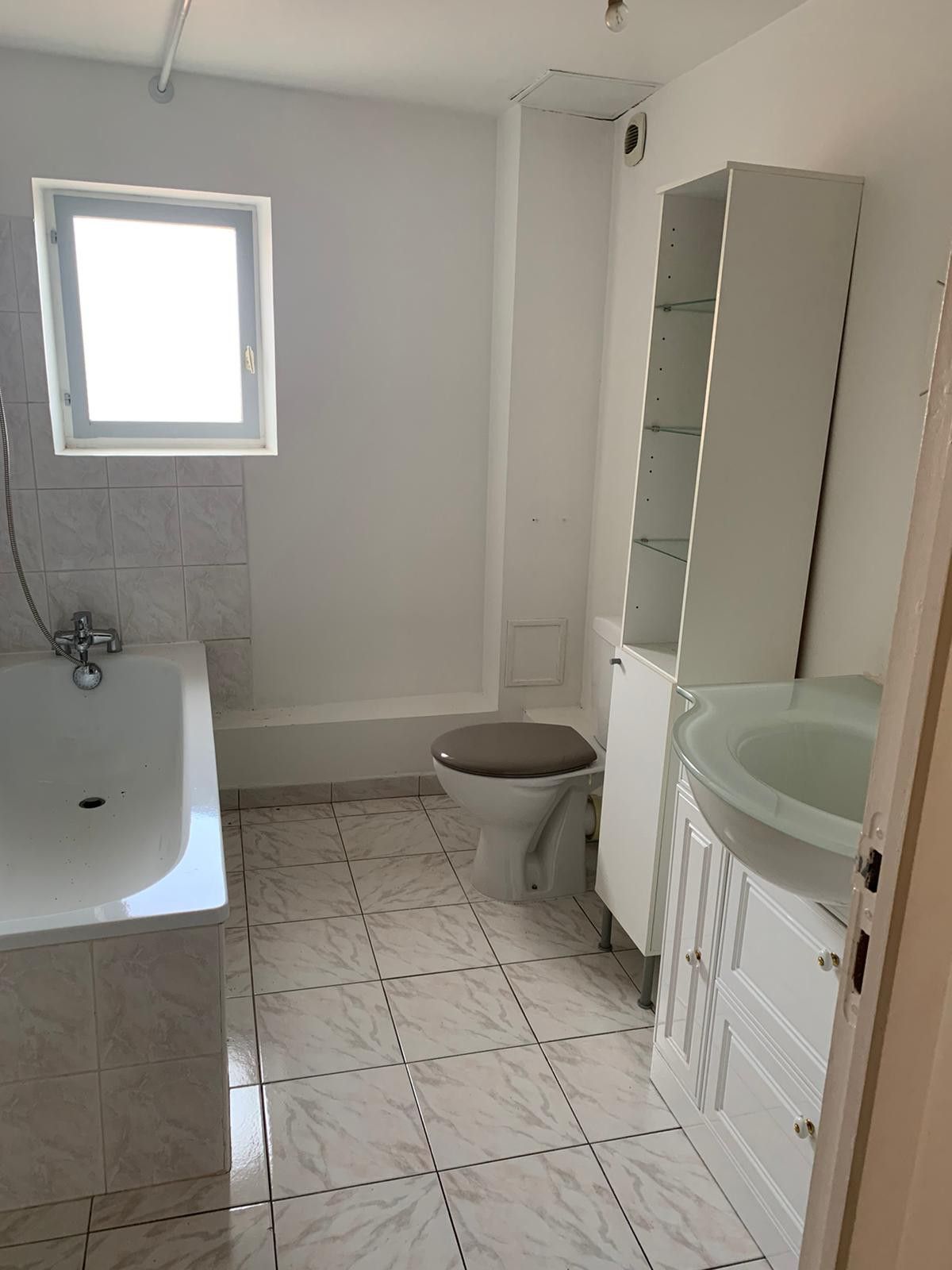 Nachher: Umzugsreinigung, Badezimmer in Basel · Wohnungsabgabe
